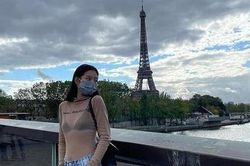 Jennie Blackpink diện áo 'xuyên thấu' checkin tháp Eiffef 'gây bão' like