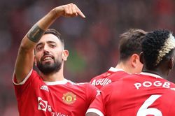 MU trục trặc Bruno Fernandes, Verratti phớt Man City