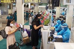 Hà Nội đề xuất treo biển trước cửa nhà người bay về từ TP.HCM, Đà Nẵng