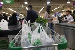 Pháp cấm dùng túi nhựa cho trái cây và rau quả