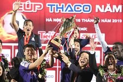 Bầu Hiển: Doanh nhân thành công bậc nhất với trái bóng