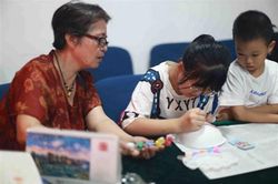 Trung Quốc: Các cụ bà chung tay nuôi dưỡng thế hệ tương lai