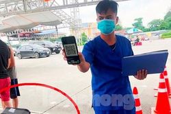 Dùng 'mắt thần' quét mã QR giải tỏa ùn ứ chốt cửa ngõ