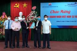 Chủ tịch UBND tỉnh Võ Văn Hưng thăm, chúc mừng Hiệp hội Doanh nghiệp tỉnh nhân Ngày Doanh nhân Việt Nam