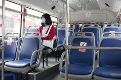 Người Hà Nội chia sẻ khi xe buýt hoạt động trở lại