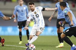 Vòng loại World Cup khu vực Nam Mỹ: Cơ hội để Argentina tiệm cận Brazil?