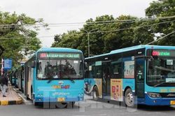 Hình ảnh xe buýt Hà Nội ngày đầu hoạt động trở lại