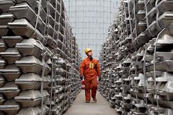 Giá kẽm chạm đỉnh 14 năm, hãng sản xuất kẽm lớn nhất thế giới giảm 50% công suất vì giá điện tăng vọt