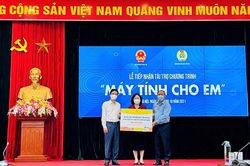 Bộ GD&ĐT tiếp nhận tài trợ lần thứ nhất Chương trình 'Máy tính cho em'