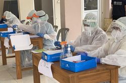 Lào khuyến cáo người dân không lạm dụng kit xét nghiệm nhanh Covid-19