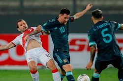 Tuyển Argentina mướt mồ hôi vượt qua 'nhược tiểu'