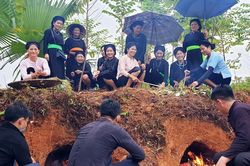 Rộn ràng hội cốm của người Tày Nghĩa Đô