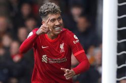 Firmino lập hat-trick giúp Liverpool dẫn đầu Premier League