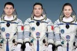 Trung Quốc lần đầu tiên đưa phi hành gia nữ lên trạm vũ trụ