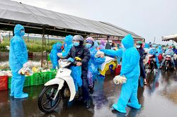 Gia Lai: Hơn 230 triệu đồng và hàng trăm suất quà hỗ trợ người dân từ vùng dịch về địa phương