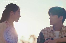Hye Jin cầu hôn Doo Shik trong tập cuối 'Hometown Cha-Cha-Cha'