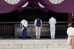 Hàn Quốc thất vọng khi tân Thủ tướng Nhật Bản gửi đồ lễ tới đền Yasukuni