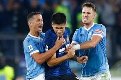 Ngôi sao Lazio dính thẻ đỏ vì ăn mừng trên đầu đối thủ
