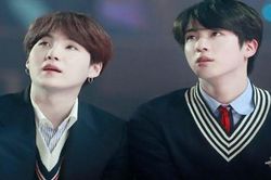 Loạt khoảnh khắc Jin, Suga BTS thẳng thừng đáp trả anti-fan