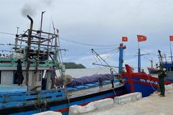 Quảng Ngãi: 4 ngư dân hành nghề trên biển mất liên lạc với đất liền