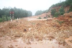Cách phòng, tránh lũ quét, sạt lở đất trong mùa mưa bão