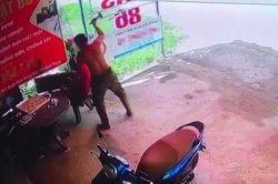 Xông vào nhà dùng búa đập đầu người đàn ông đang đánh cờ tử vong