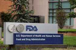 FDA Mỹ cho phép tiêm trộn mũi vaccine tăng cường