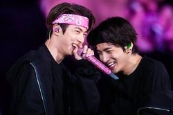 Chết cười với ấn tượng sai lầm của V và Jin BTS trong lần đầu gặp nhau
