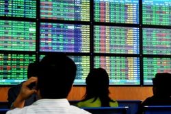 Cổ phiếu ngân hàng kéo nhau ồ ạt đi xuống, Vn-Index giằng co