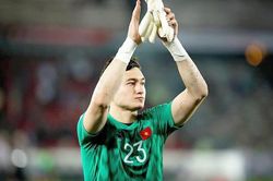 FIFA ra phán quyết vụ Muangthong United kiện Đặng Văn Lâm