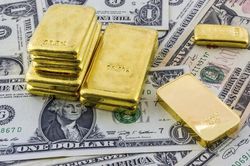 Giá vàng hôm nay 19/10: Tiếp tục lao dốc, USD phục hồi