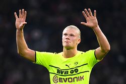 Haaland xin lỗi khán giả sau trận thua 0-4 của Dortmund