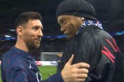 Messi thân thiết với Ronaldinho trong ngày tái ngộ