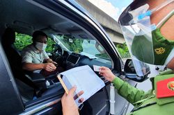 'Hà Nội liên tục điều chỉnh giấy đi đường' vào báo cáo gửi Quốc hội
