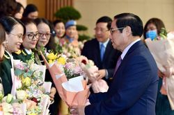 Vượt qua 'bức tường vô hình'
