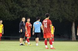 HLV Park Hang Seo 'thở phào' Văn Toản và Hai Long