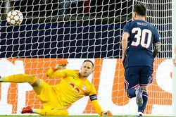 Messi gây sốt với cú sút 11m kiểu panenka ấn định chiến thắng cho PSG