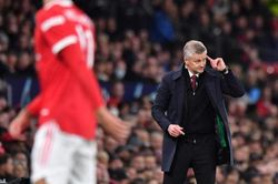 MU vs Atalanta: Ole Solskjaer phải tự cứu mình