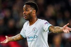 Chuyển nhượng cầu thủ Ngoại hạng Anh: Sterling tìm bến mới; Alexander Isak là mục tiêu của MU và Man City; Solskjaer chịu áp lực