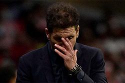 Simeone giải thích lý do từ chối bắt tay Klopp