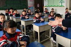 Trung Quốc soạn luật phạt bố mẹ nếu con cái có hành vi xấu