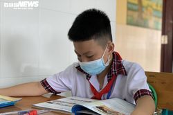 Ngày đầu trở lại trường của học sinh TP.HCM