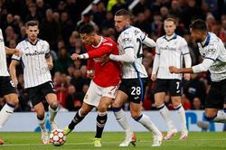 Champions League: 'Đại gia' thoát hiểm