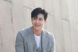 Bạn gái cũ của Kim Seon Ho chấp nhận lời xin lỗi