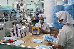 VCCI đề nghị cân nhắc việc tạm ngừng kinh doanh tạm nhập, tái xuất khẩu trang, găng tay y tế