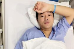 Ca sĩ Minh Quân phẫu thuật cắt 80% dạ dày