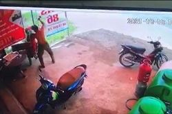 Khởi tố vụ án dùng búa đinh đập liên tiếp vào đầu hàng xóm
