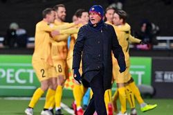 Roma thua thảm 1-6, Mourinho chê đội nhà thiếu chiều sâu