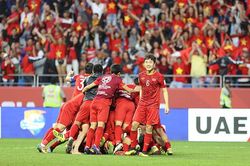 CĐV than thở vì giá vé xem vòng loại World Cup