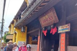 Mở cửa an toàn đón du khách